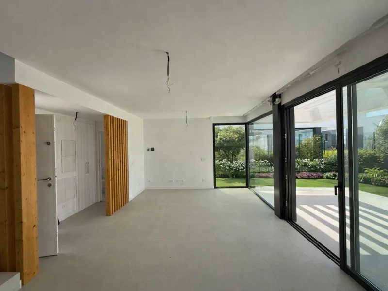 Brand new 3 bedroom semi detached villa for rent and sale located in the exclusive Serene Atalaya residential complex on the New Golden Mile in Estepona. The villa is built in a contemporary modern architectural style using high quality materials and offe