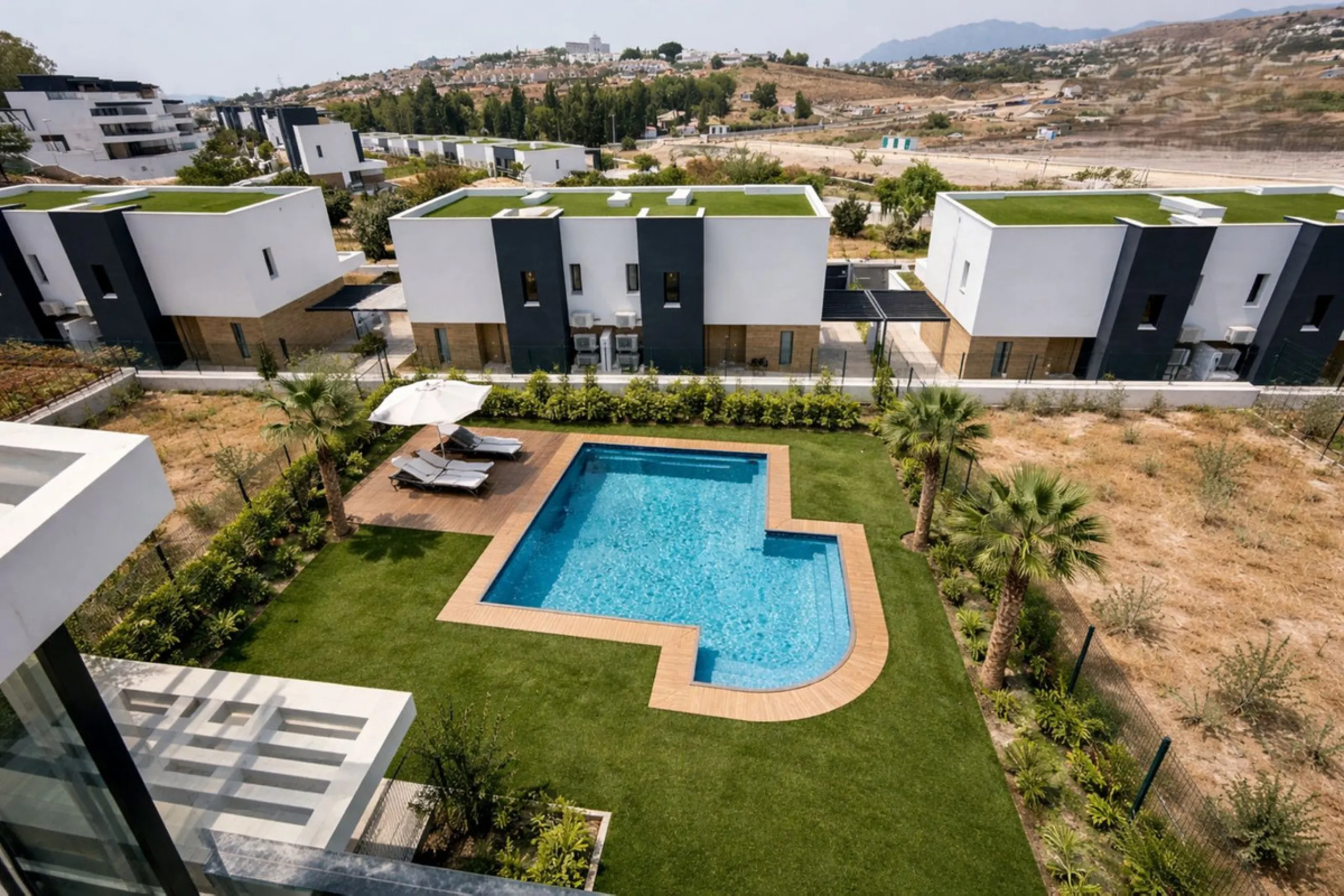 Brand new 3 bedroom semi detached villa for rent and sale located in the exclusive Serene Atalaya residential complex on the New Golden Mile in Estepona. The villa is built in a contemporary modern architectural style using high quality materials and offe