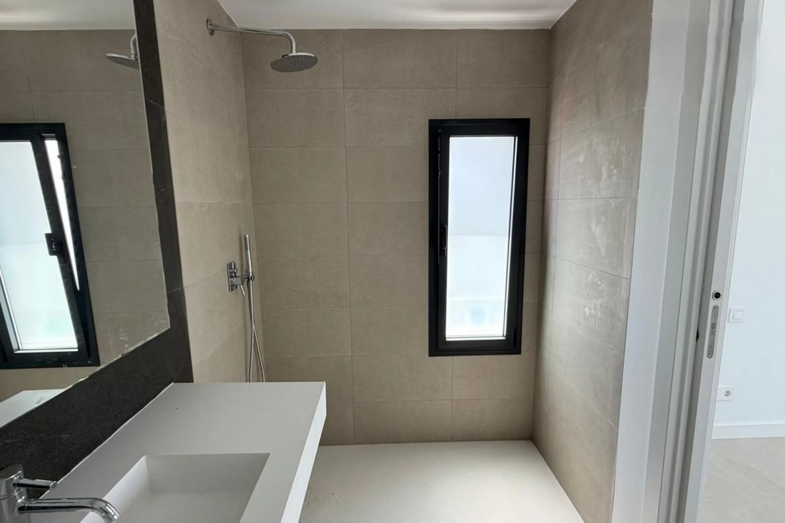 Brand new 3 bedroom semi detached villa for rent and sale located in the exclusive Serene Atalaya residential complex on the New Golden Mile in Estepona. The villa is built in a contemporary modern architectural style using high quality materials and offe