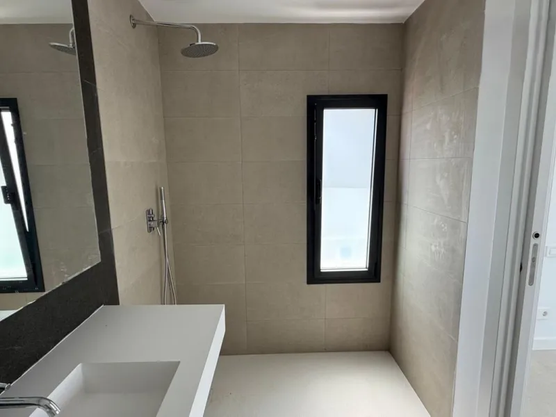 Brand new 3 bedroom semi detached villa for rent and sale located in the exclusive Serene Atalaya residential complex on the New Golden Mile in Estepona. The villa is built in a contemporary modern architectural style using high quality materials and offe