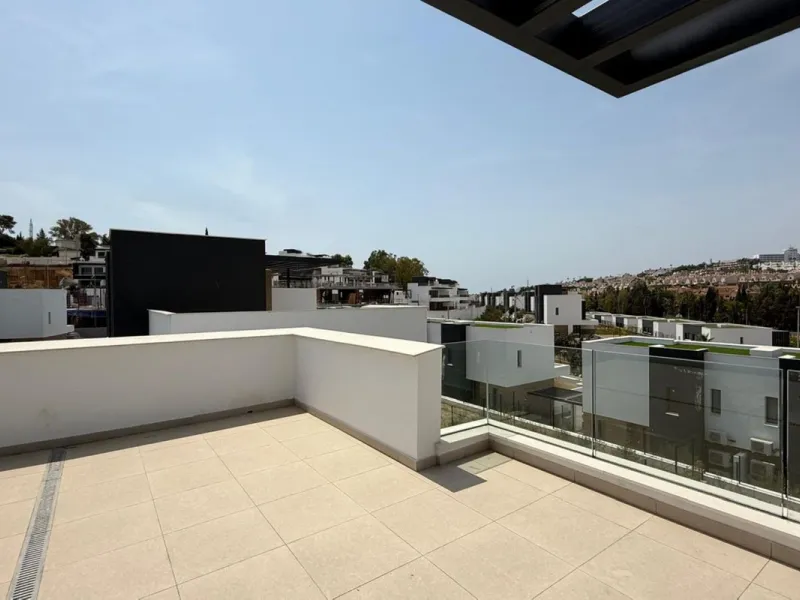 Brand new 3 bedroom semi detached villa for rent and sale located in the exclusive Serene Atalaya residential complex on the New Golden Mile in Estepona. The villa is built in a contemporary modern architectural style using high quality materials and offe