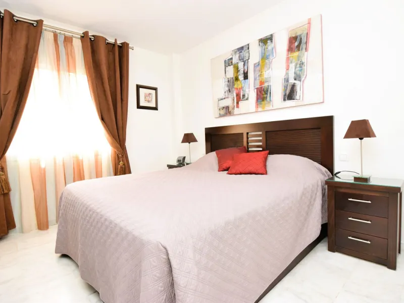 This is an immaculately presented penthouse in La Reserva de Marbella just minutes from Cabopino, Elviria and their lovely beaches. This penthouse has a large west facing terrace which offers great winter sun and sea views and upstairs is a huge roof terr