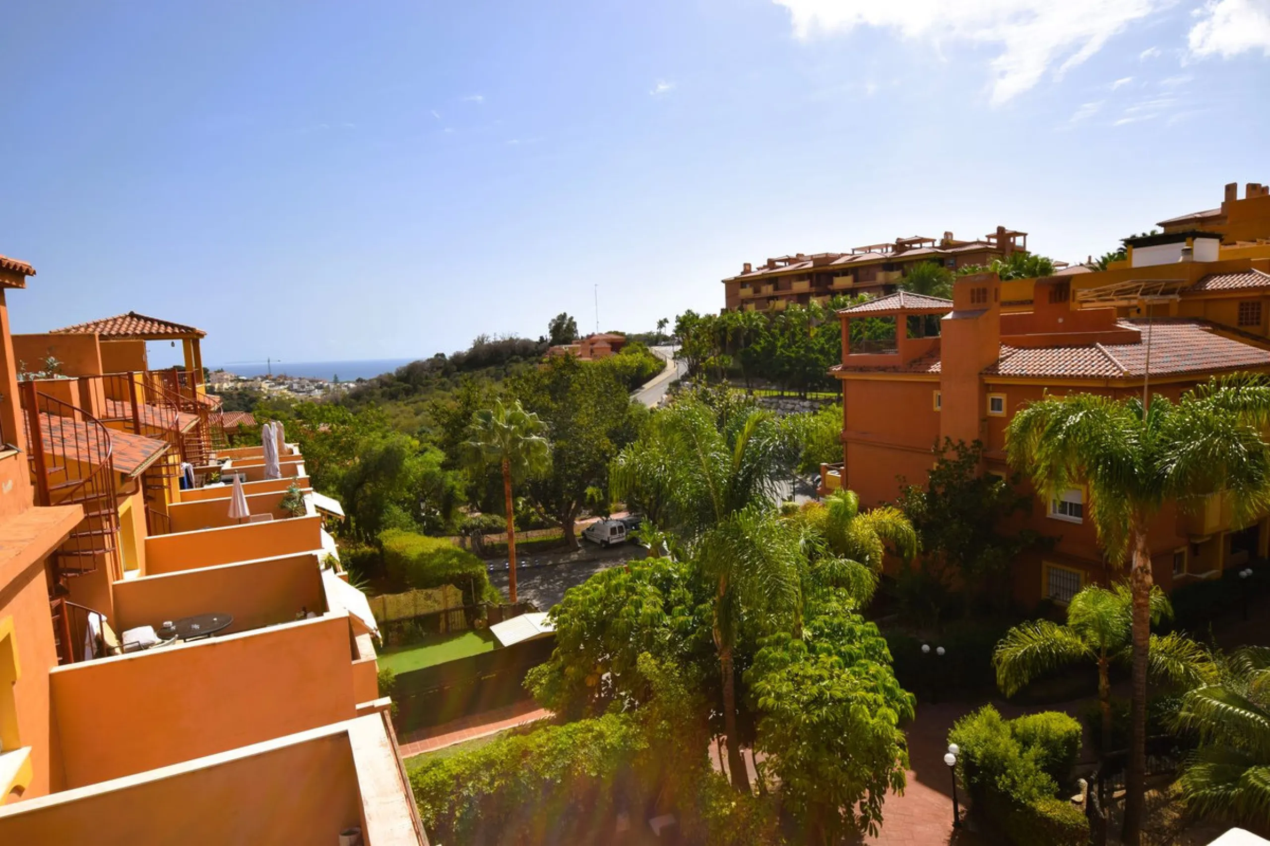 This is an immaculately presented penthouse in La Reserva de Marbella just minutes from Cabopino, Elviria and their lovely beaches. This penthouse has a large west facing terrace which offers great winter sun and sea views and upstairs is a huge roof terr