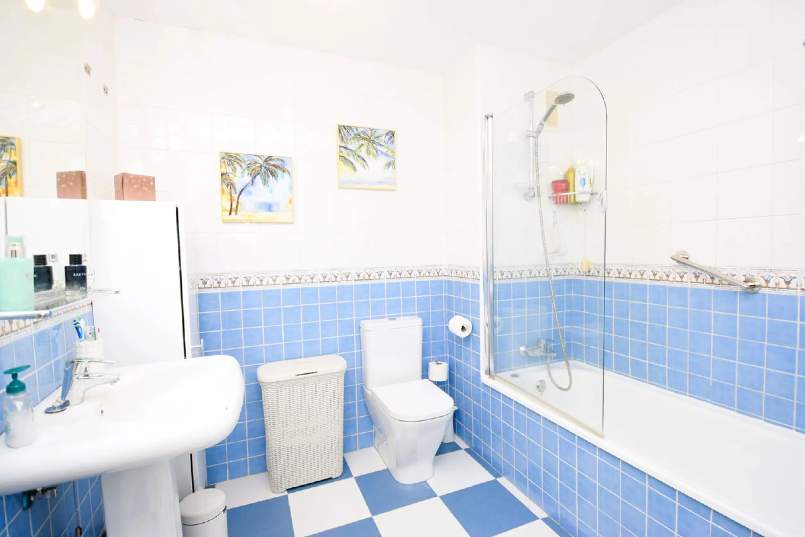 This is an immaculately presented penthouse in La Reserva de Marbella just minutes from Cabopino, Elviria and their lovely beaches. This penthouse has a large west facing terrace which offers great winter sun and sea views and upstairs is a huge roof terr