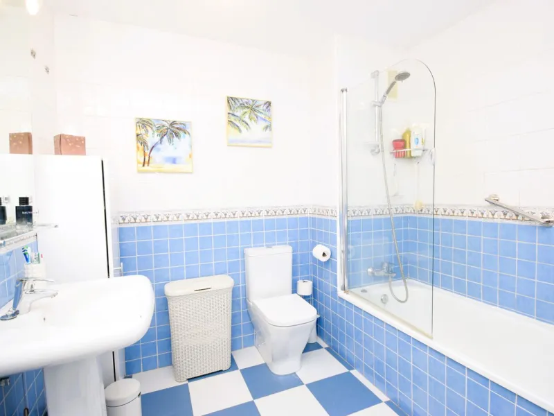 This is an immaculately presented penthouse in La Reserva de Marbella just minutes from Cabopino, Elviria and their lovely beaches. This penthouse has a large west facing terrace which offers great winter sun and sea views and upstairs is a huge roof terr