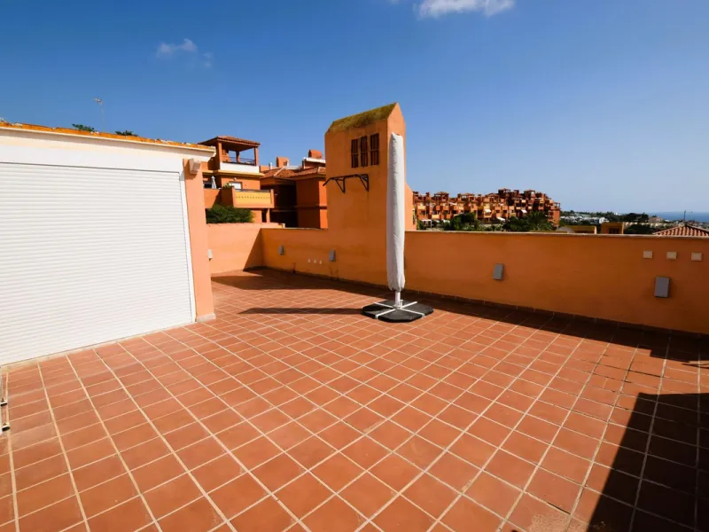 This is an immaculately presented penthouse in La Reserva de Marbella just minutes from Cabopino, Elviria and their lovely beaches. This penthouse has a large west facing terrace which offers great winter sun and sea views and upstairs is a huge roof terr