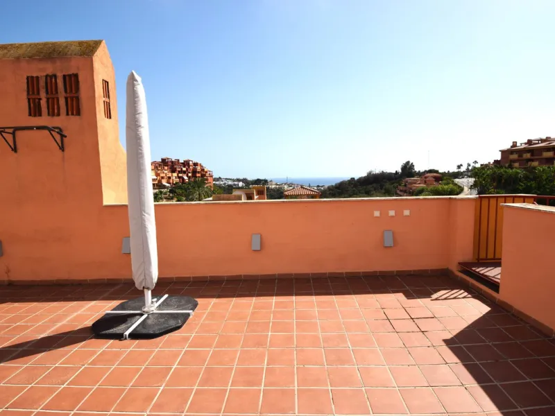 This is an immaculately presented penthouse in La Reserva de Marbella just minutes from Cabopino, Elviria and their lovely beaches. This penthouse has a large west facing terrace which offers great winter sun and sea views and upstairs is a huge roof terr
