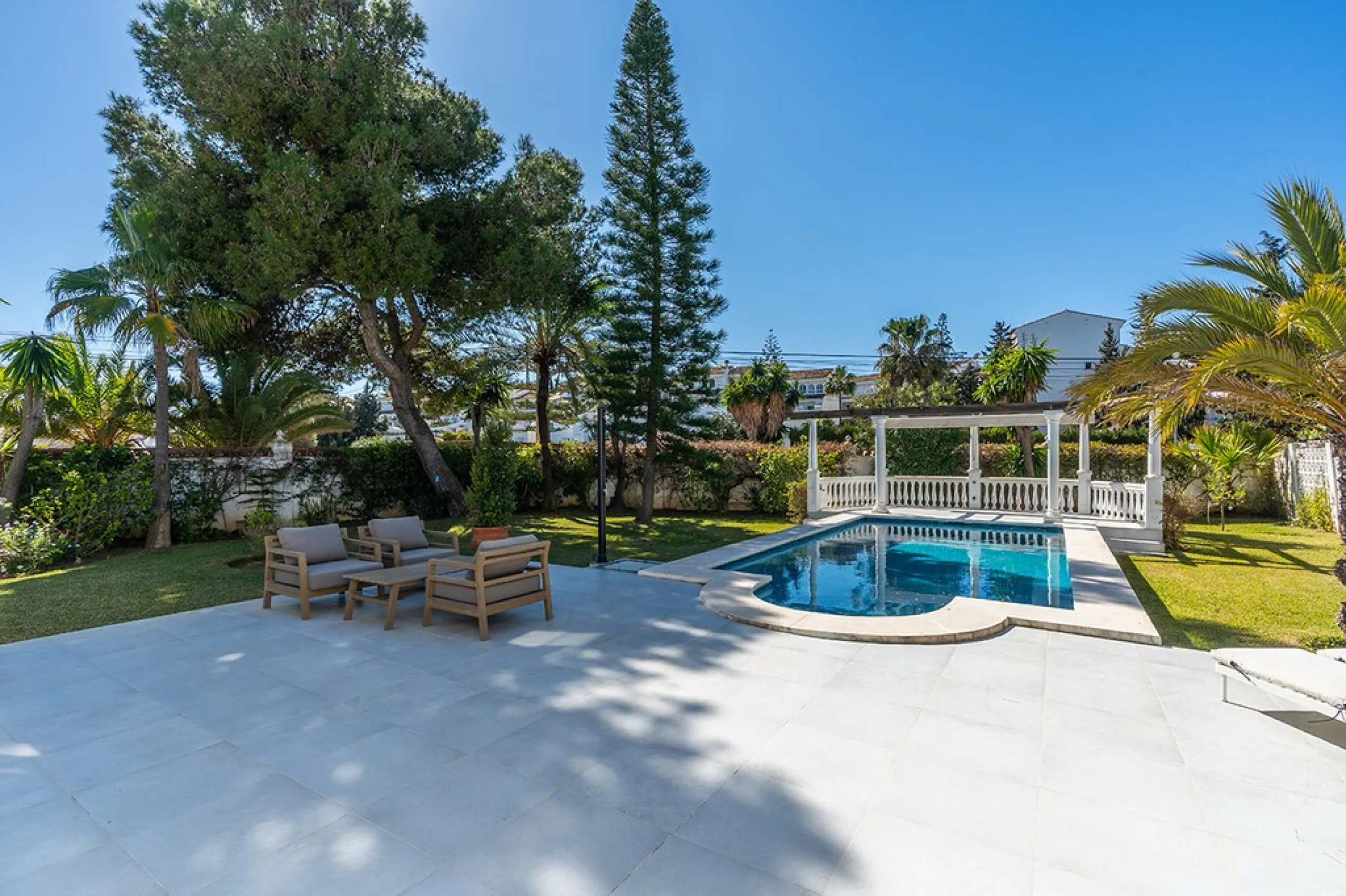 Just 50 metres from the beach, this beautifully renovated and modernised four bedroom, three bathroom villa is set on a spacious, flat plot featuring a large swimming pool and lush mature garden. The property boasts a fully upgraded kitchen and bathrooms,