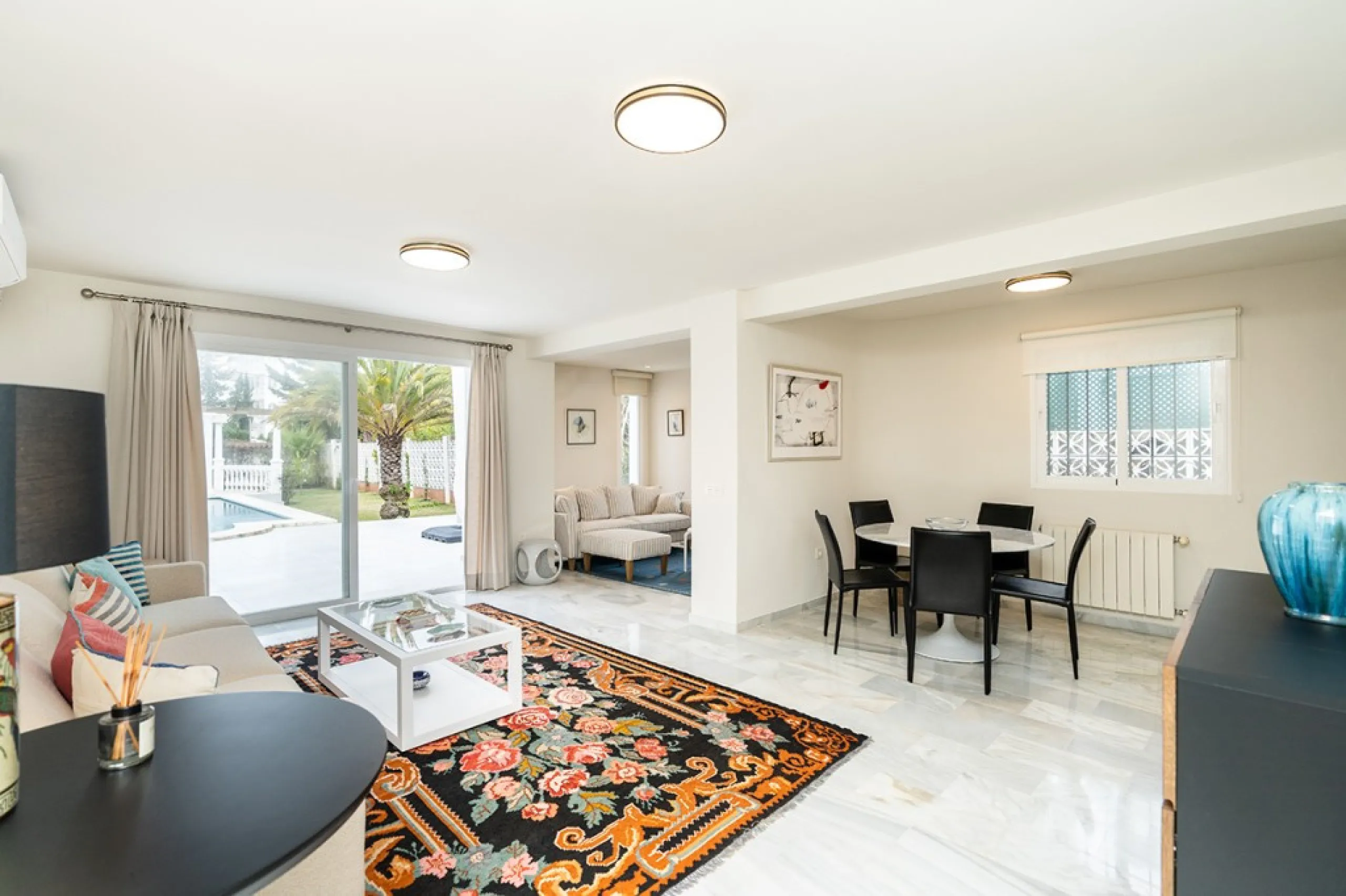 Just 50 metres from the beach, this beautifully renovated and modernised four bedroom, three bathroom villa is set on a spacious, flat plot featuring a large swimming pool and lush mature garden. The property boasts a fully upgraded kitchen and bathrooms,