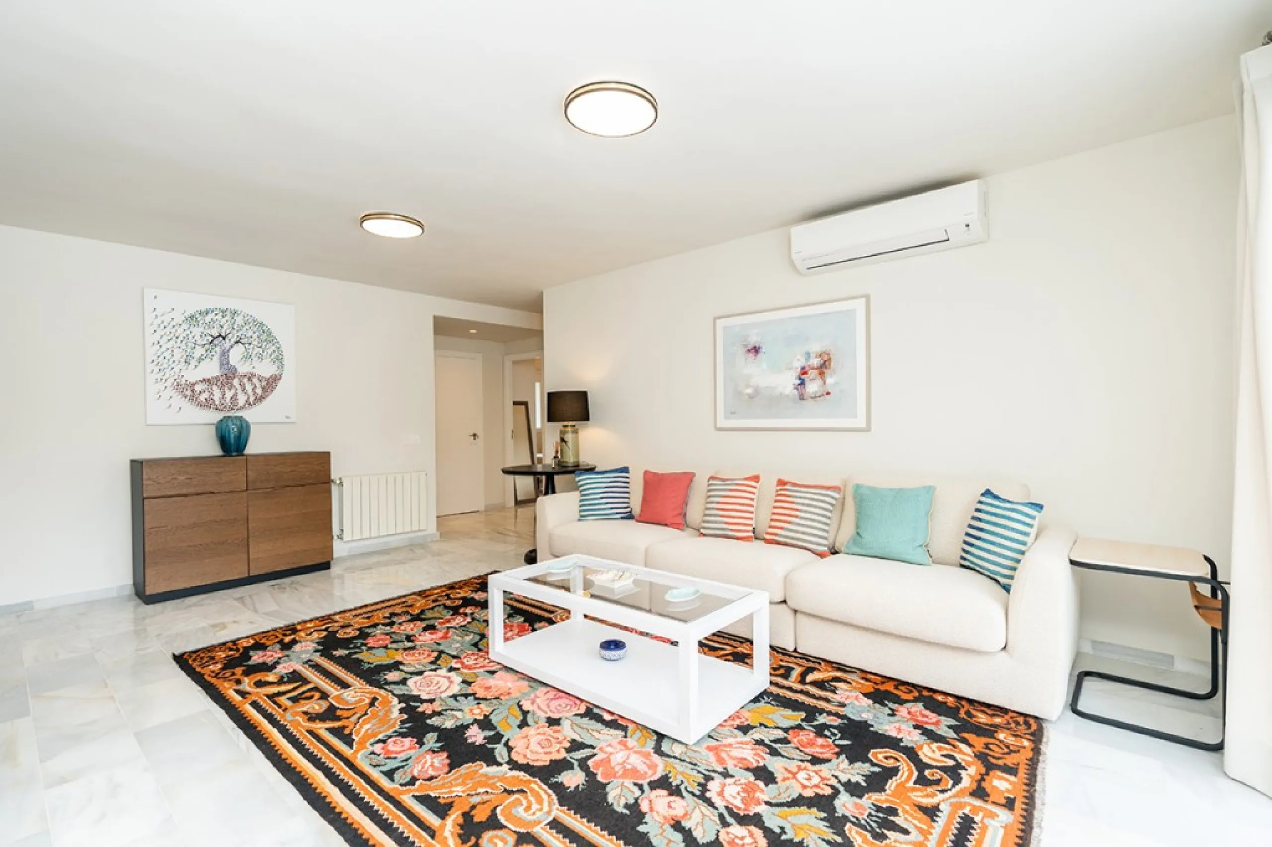 Just 50 metres from the beach, this beautifully renovated and modernised four bedroom, three bathroom villa is set on a spacious, flat plot featuring a large swimming pool and lush mature garden. The property boasts a fully upgraded kitchen and bathrooms,