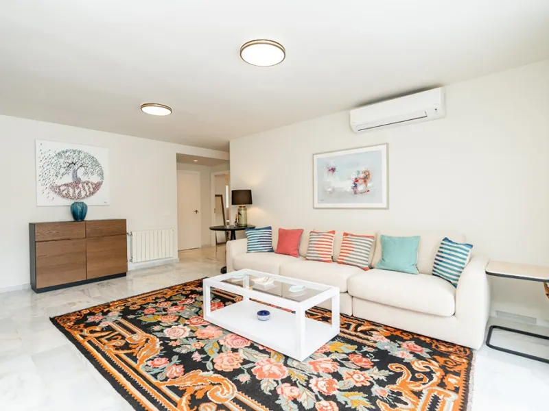 Just 50 metres from the beach, this beautifully renovated and modernised four bedroom, three bathroom villa is set on a spacious, flat plot featuring a large swimming pool and lush mature garden. The property boasts a fully upgraded kitchen and bathrooms,