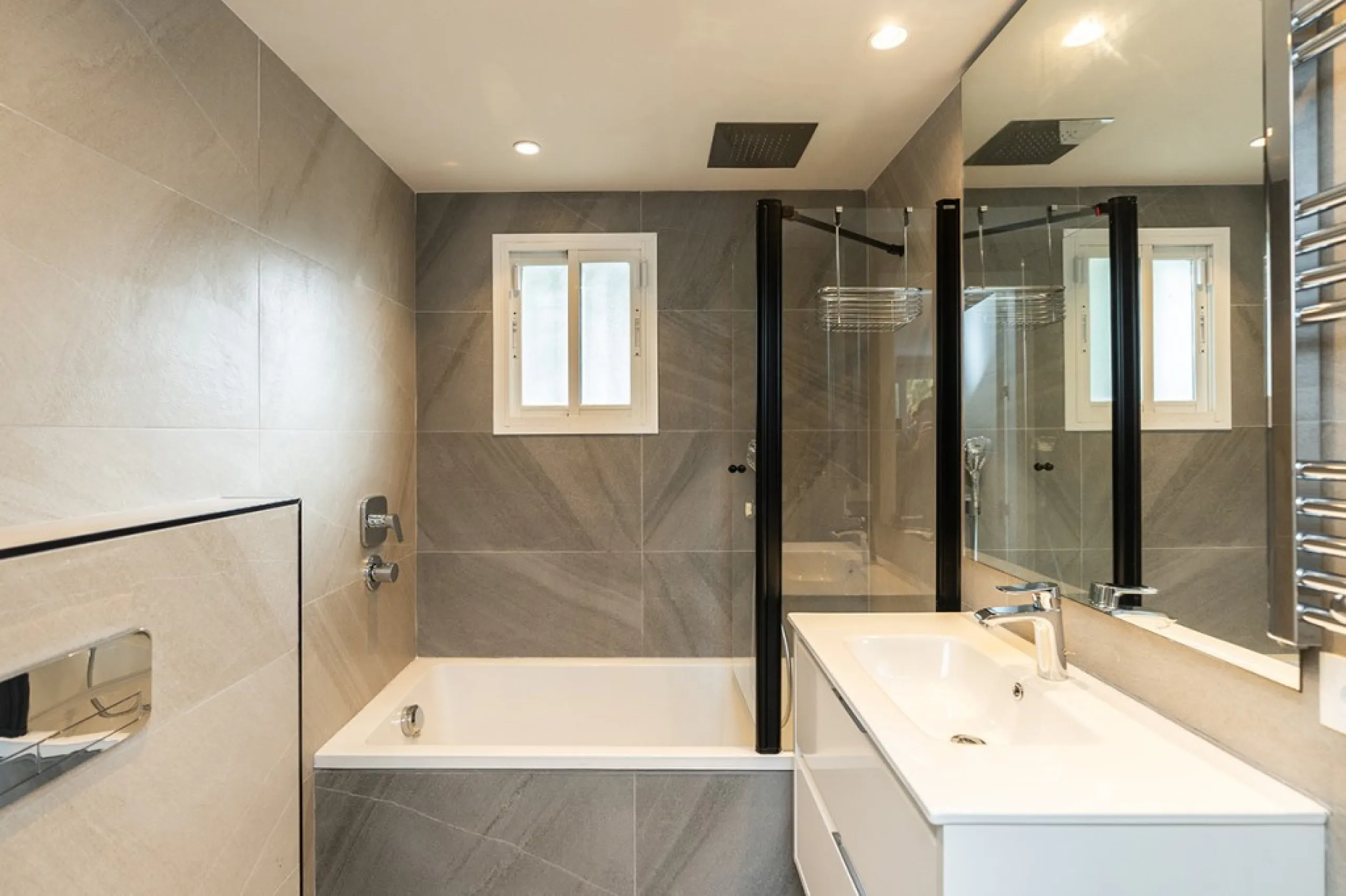 Just 50 metres from the beach, this beautifully renovated and modernised four bedroom, three bathroom villa is set on a spacious, flat plot featuring a large swimming pool and lush mature garden. The property boasts a fully upgraded kitchen and bathrooms,