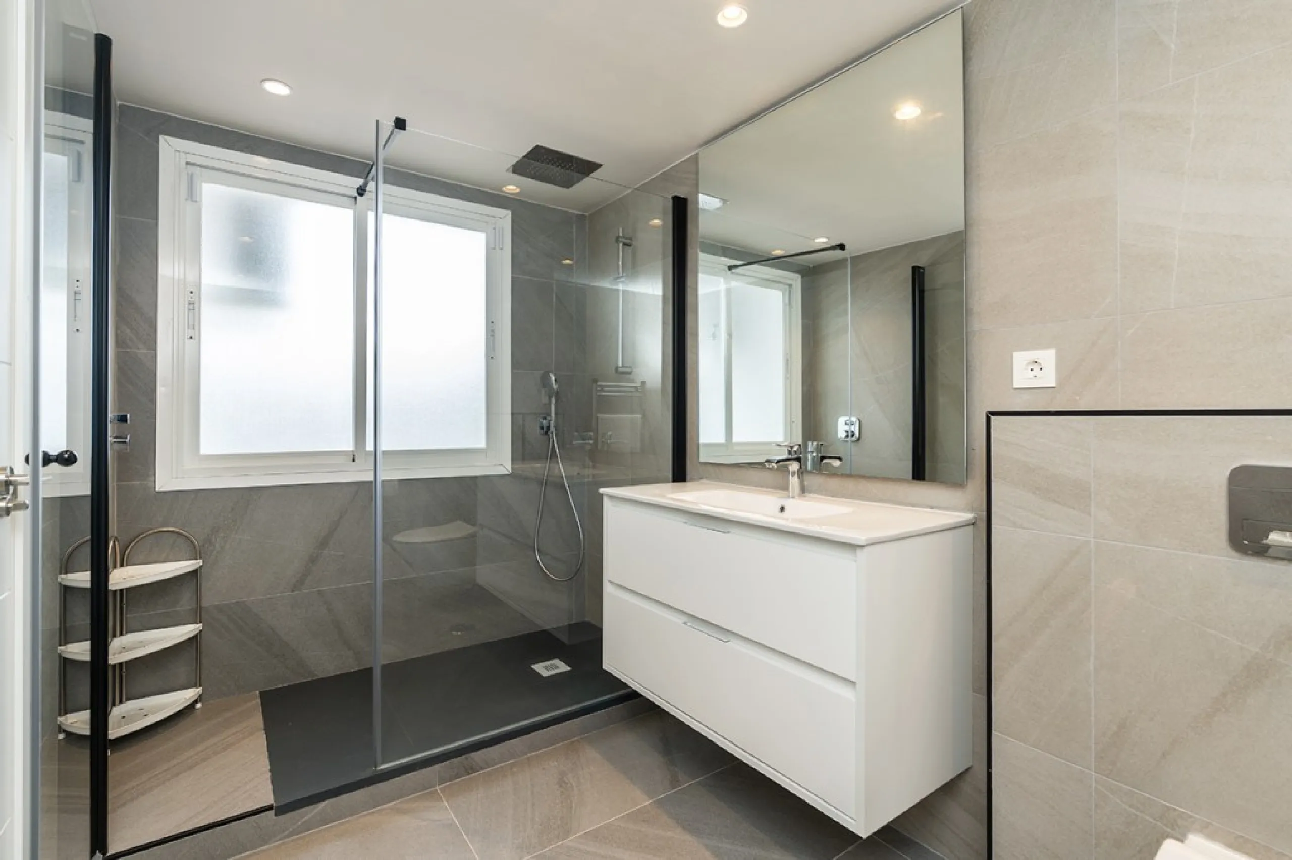 Just 50 metres from the beach, this beautifully renovated and modernised four bedroom, three bathroom villa is set on a spacious, flat plot featuring a large swimming pool and lush mature garden. The property boasts a fully upgraded kitchen and bathrooms,
