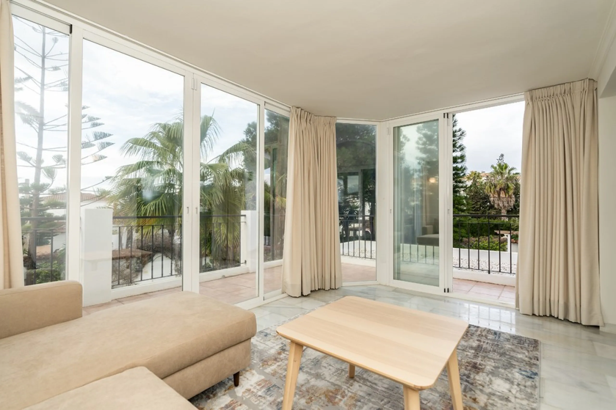 Just 50 metres from the beach, this beautifully renovated and modernised four bedroom, three bathroom villa is set on a spacious, flat plot featuring a large swimming pool and lush mature garden. The property boasts a fully upgraded kitchen and bathrooms,