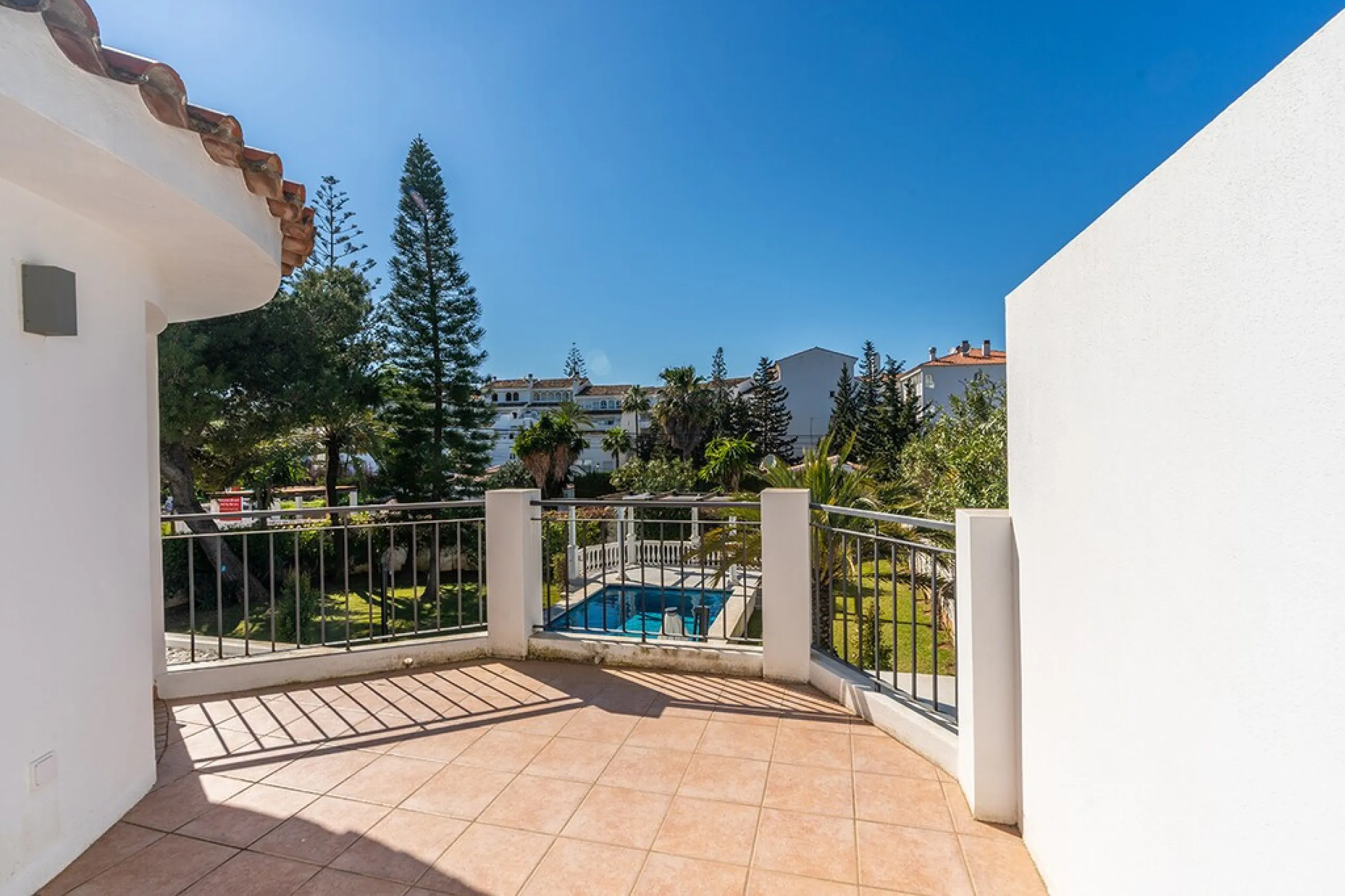 Just 50 metres from the beach, this beautifully renovated and modernised four bedroom, three bathroom villa is set on a spacious, flat plot featuring a large swimming pool and lush mature garden. The property boasts a fully upgraded kitchen and bathrooms,