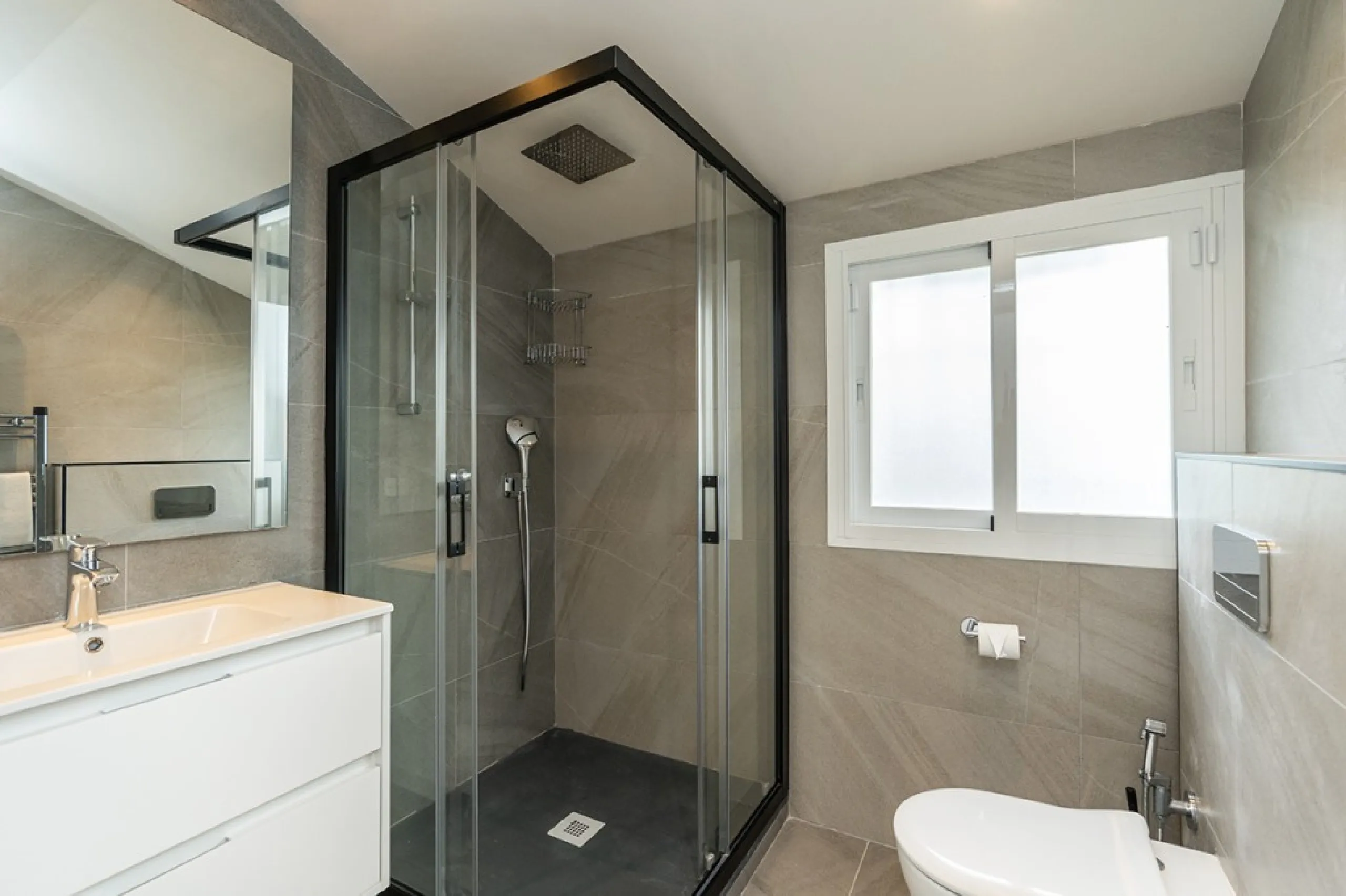 Just 50 metres from the beach, this beautifully renovated and modernised four bedroom, three bathroom villa is set on a spacious, flat plot featuring a large swimming pool and lush mature garden. The property boasts a fully upgraded kitchen and bathrooms,