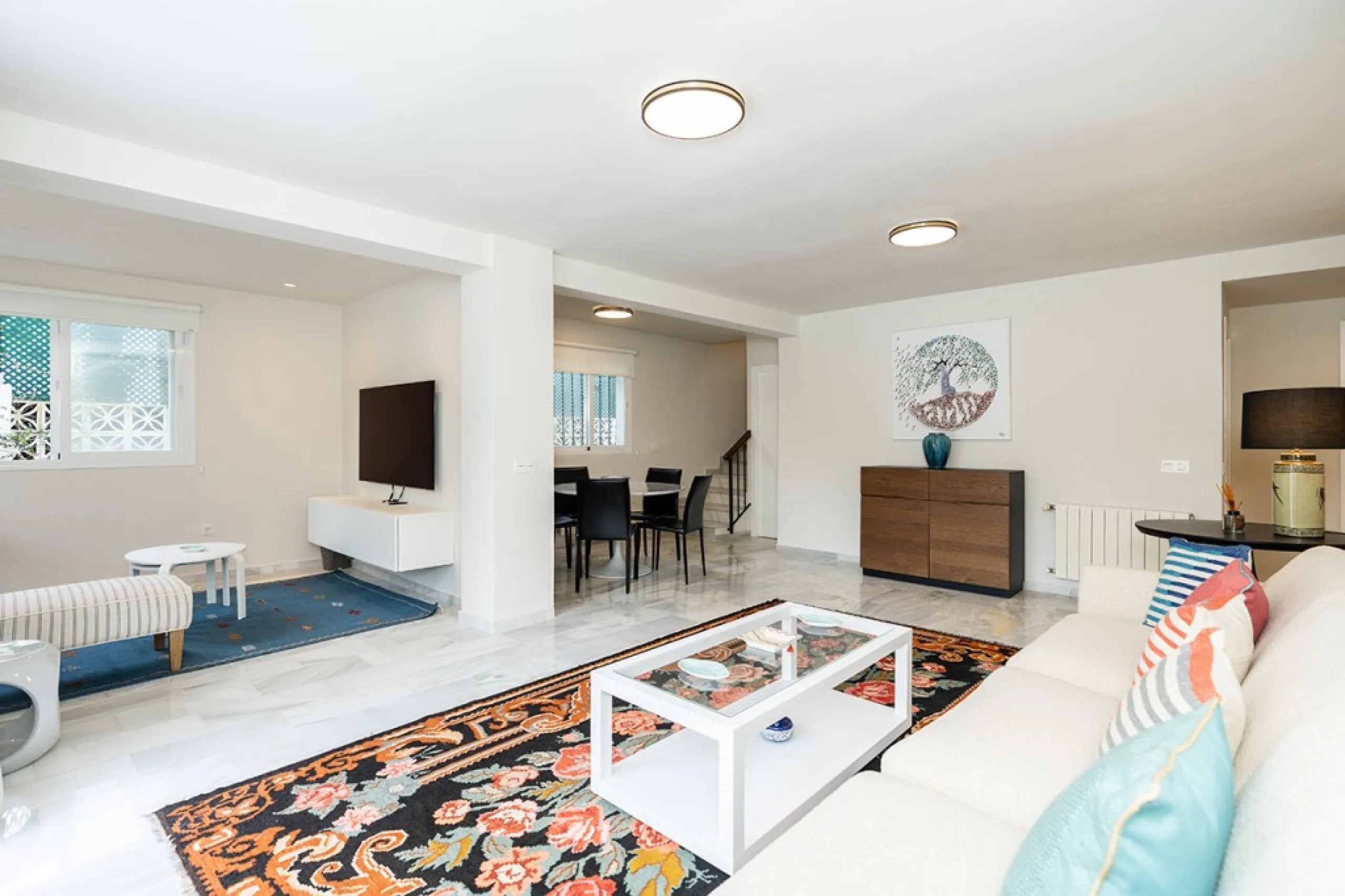 Just 50 metres from the beach, this beautifully renovated and modernised four bedroom, three bathroom villa is set on a spacious, flat plot featuring a large swimming pool and lush mature garden. The property boasts a fully upgraded kitchen and bathrooms,
