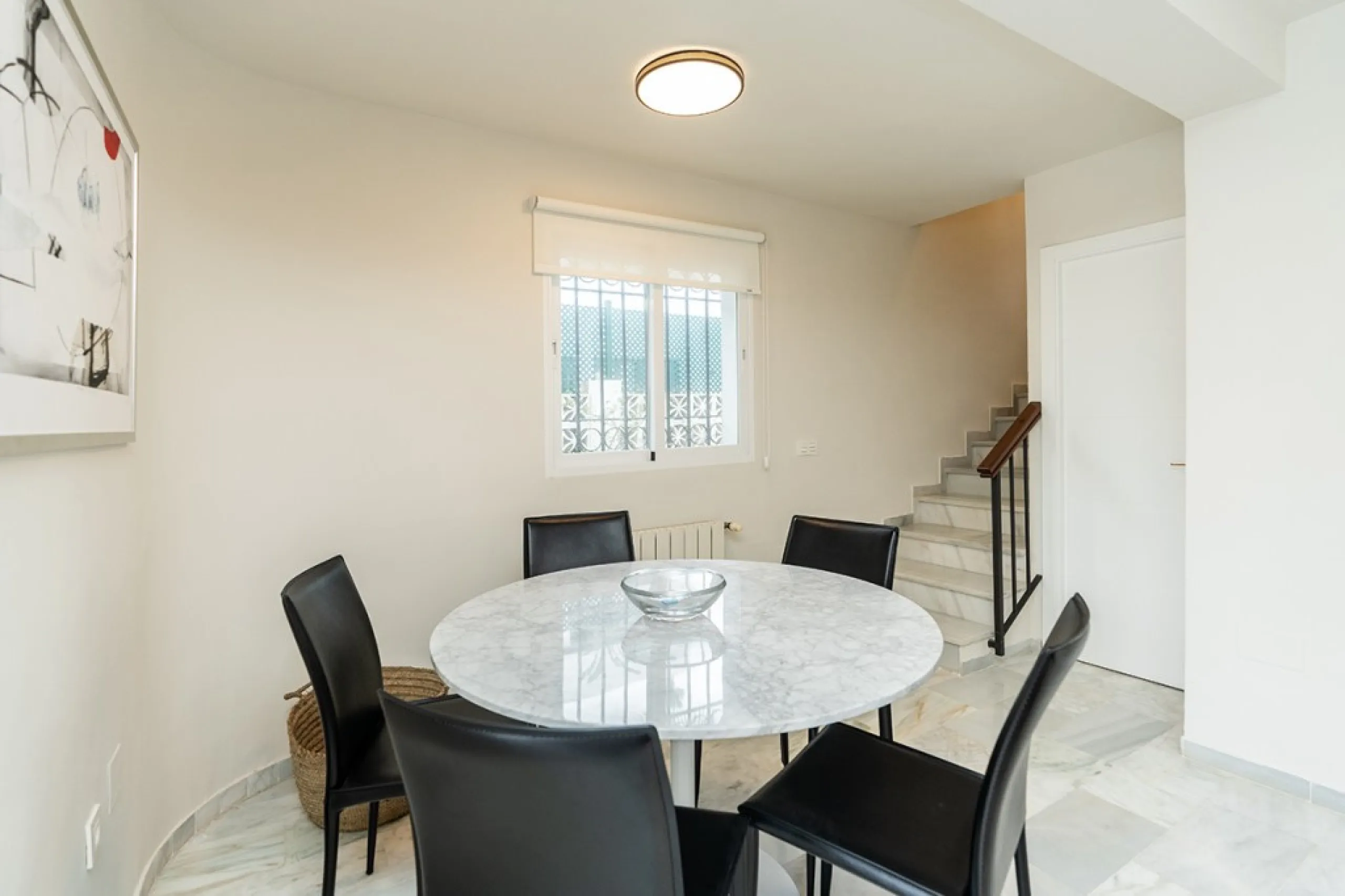 Just 50 metres from the beach, this beautifully renovated and modernised four bedroom, three bathroom villa is set on a spacious, flat plot featuring a large swimming pool and lush mature garden. The property boasts a fully upgraded kitchen and bathrooms,