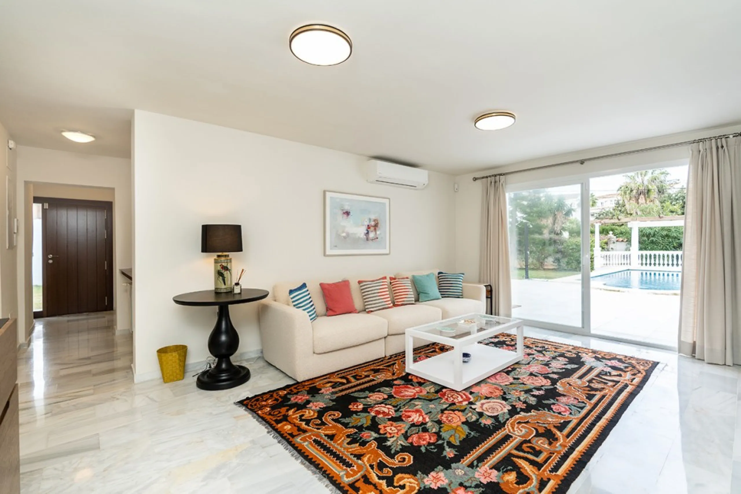Just 50 metres from the beach, this beautifully renovated and modernised four bedroom, three bathroom villa is set on a spacious, flat plot featuring a large swimming pool and lush mature garden. The property boasts a fully upgraded kitchen and bathrooms,