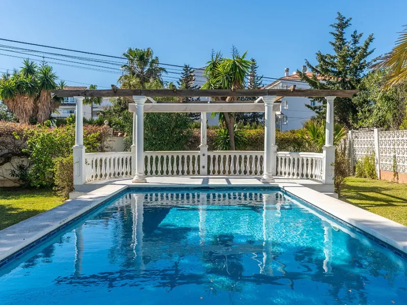 Just 50 metres from the beach, this beautifully renovated and modernised four bedroom, three bathroom villa is set on a spacious, flat plot featuring a large swimming pool and lush mature garden. The property boasts a fully upgraded kitchen and bathrooms,