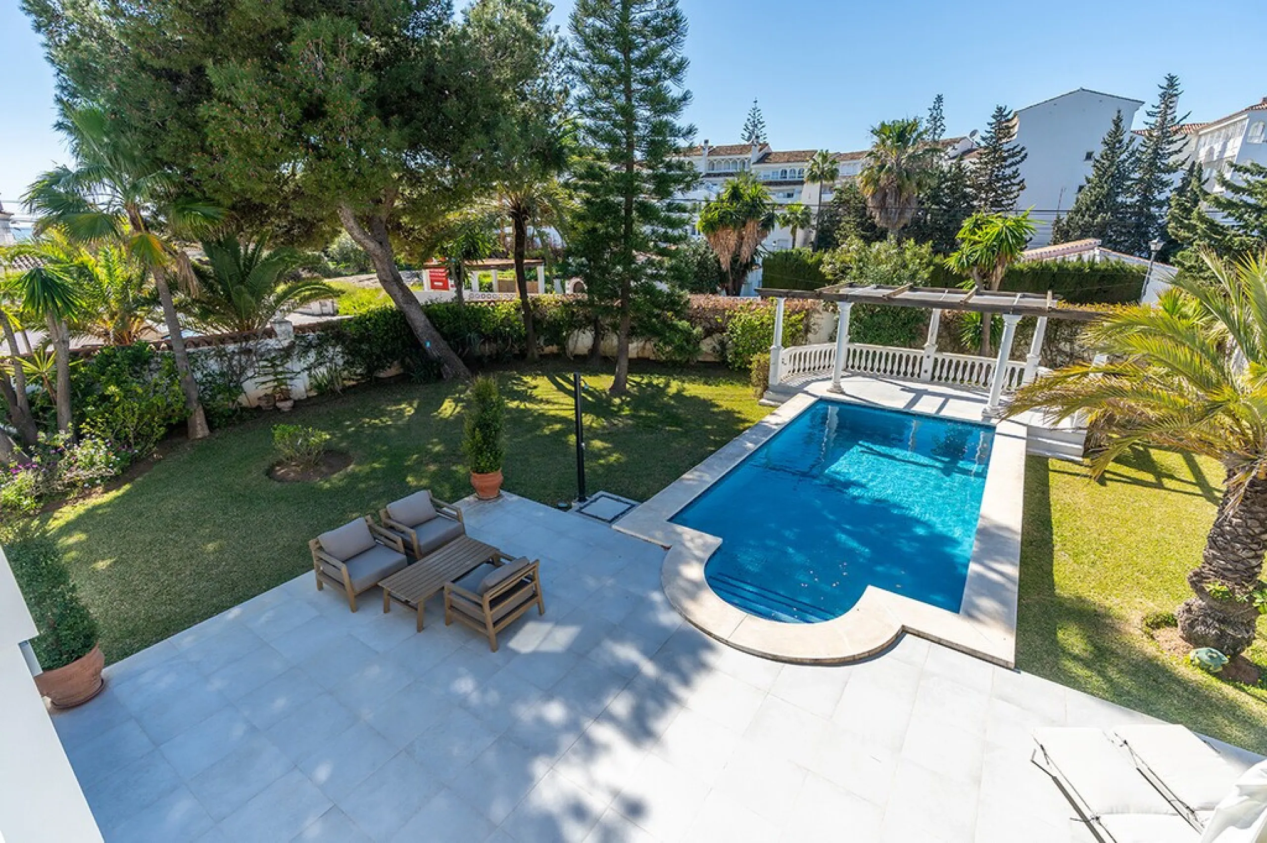 Just 50 metres from the beach, this beautifully renovated and modernised four bedroom, three bathroom villa is set on a spacious, flat plot featuring a large swimming pool and lush mature garden. The property boasts a fully upgraded kitchen and bathrooms,
