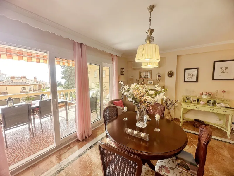 House - Detached Villa в продаже в Rincón de la Victoria, Málaga. В доме 4 спален и 3 ванных комнат. Площадь дома 187 м². Площадь участка 400 м²