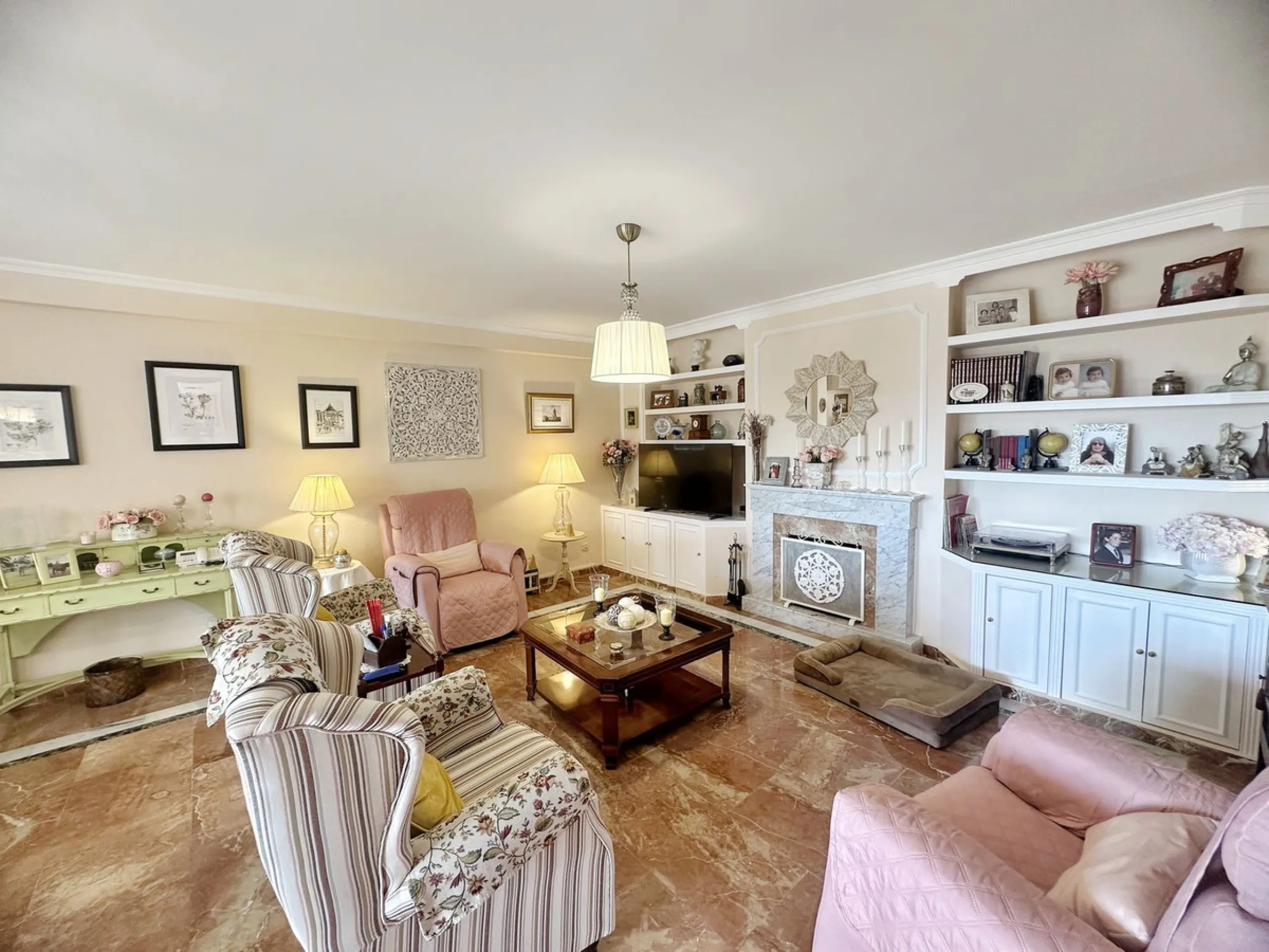 House - Detached Villa в продаже в Rincón de la Victoria, Málaga. В доме 4 спален и 3 ванных комнат. Площадь дома 187 м². Площадь участка 400 м²
