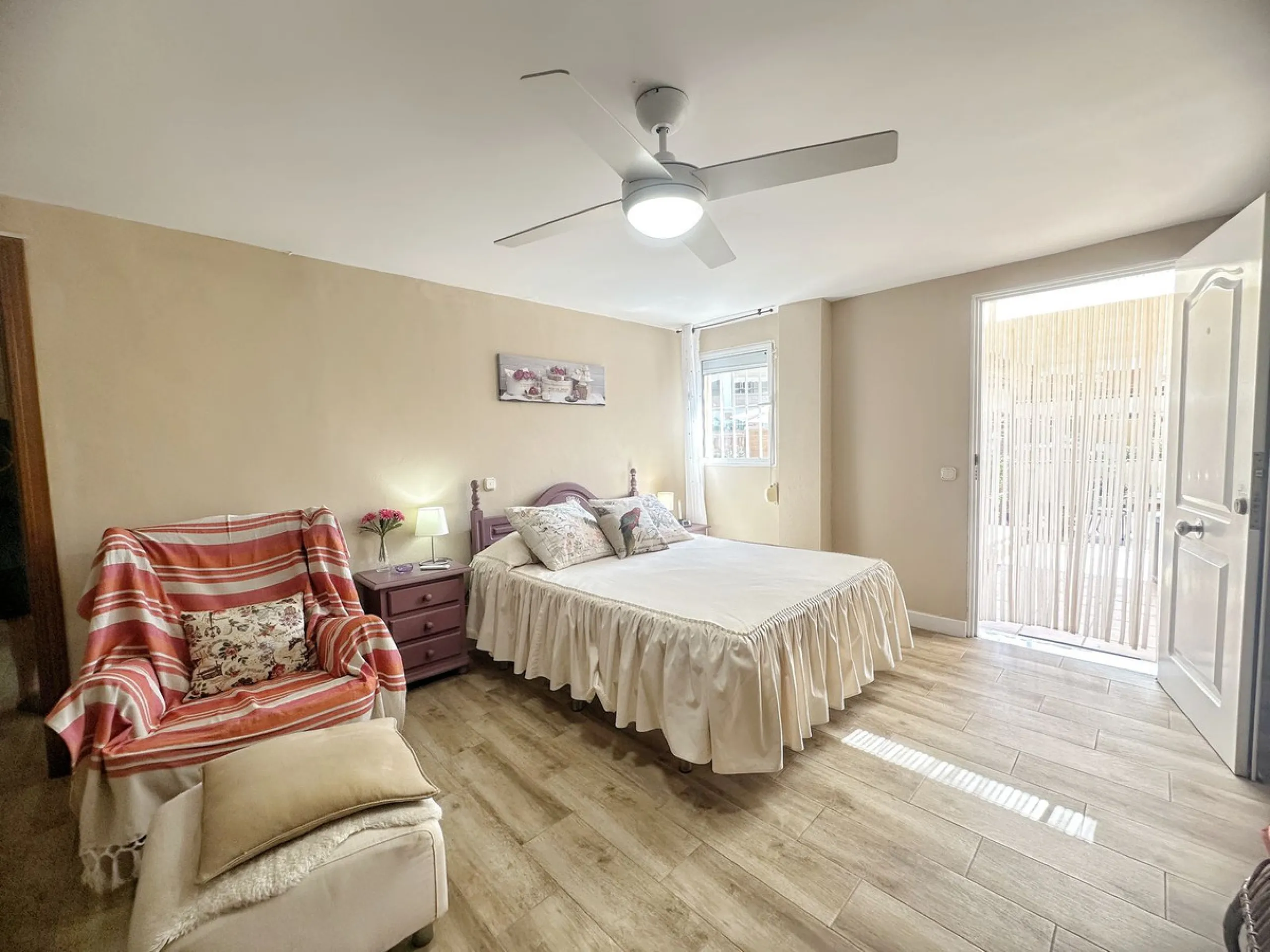 House - Detached Villa в продаже в Rincón de la Victoria, Málaga. В доме 4 спален и 3 ванных комнат. Площадь дома 187 м². Площадь участка 400 м²
