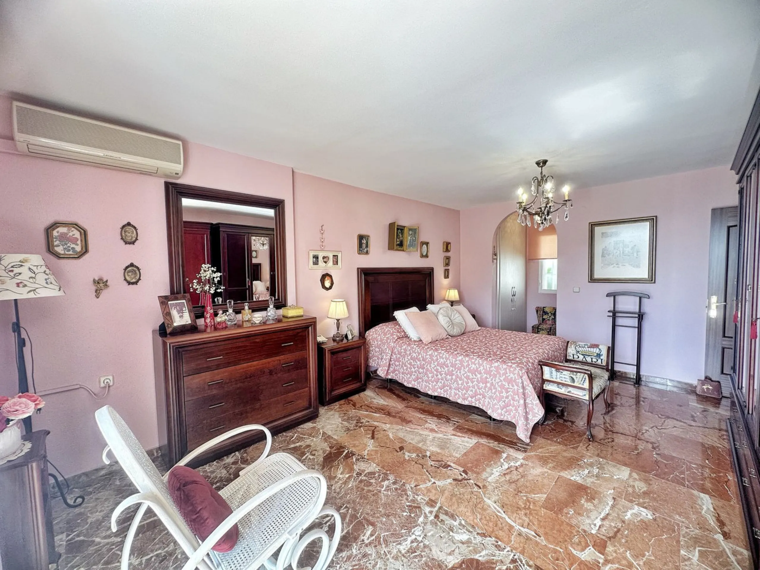 House - Detached Villa в продаже в Rincón de la Victoria, Málaga. В доме 4 спален и 3 ванных комнат. Площадь дома 187 м². Площадь участка 400 м²