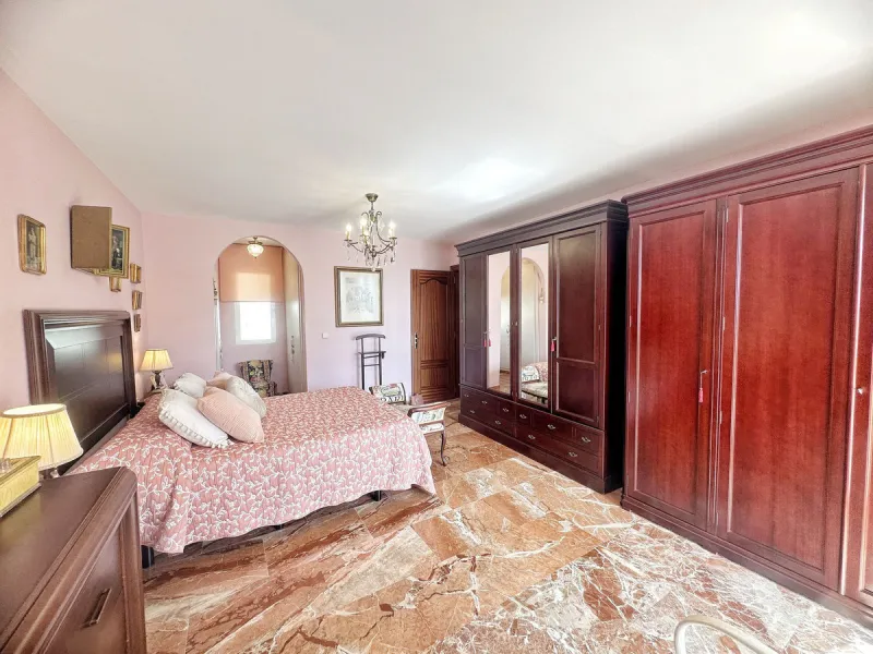 House - Detached Villa в продаже в Rincón de la Victoria, Málaga. В доме 4 спален и 3 ванных комнат. Площадь дома 187 м². Площадь участка 400 м²