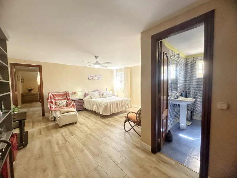 House - Detached Villa в продаже в Rincón de la Victoria, Málaga. В доме 4 спален и 3 ванных комнат. Площадь дома 187 м². Площадь участка 400 м²