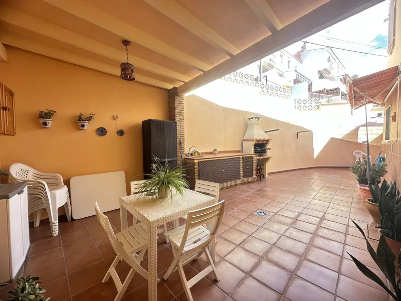 House - Detached Villa в продаже в Rincón de la Victoria, Málaga. В доме 4 спален и 3 ванных комнат. Площадь дома 187 м². Площадь участка 400 м²