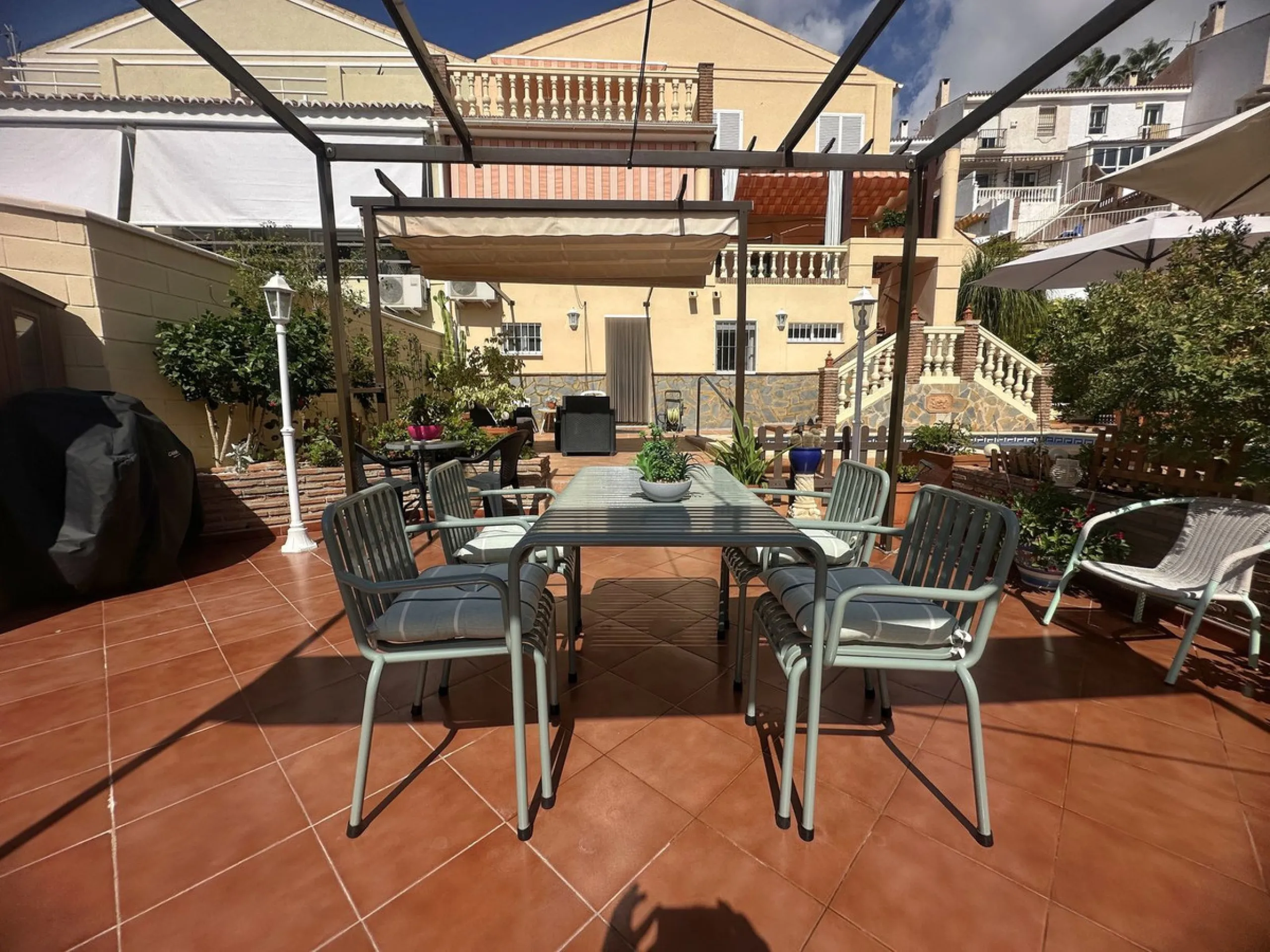 House - Detached Villa в продаже в Rincón de la Victoria, Málaga. В доме 4 спален и 3 ванных комнат. Площадь дома 187 м². Площадь участка 400 м²