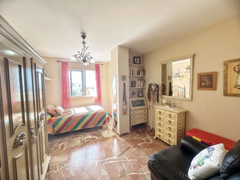 House - Detached Villa в продаже в Rincón de la Victoria, Málaga. В доме 4 спален и 3 ванных комнат. Площадь дома 187 м². Площадь участка 400 м²