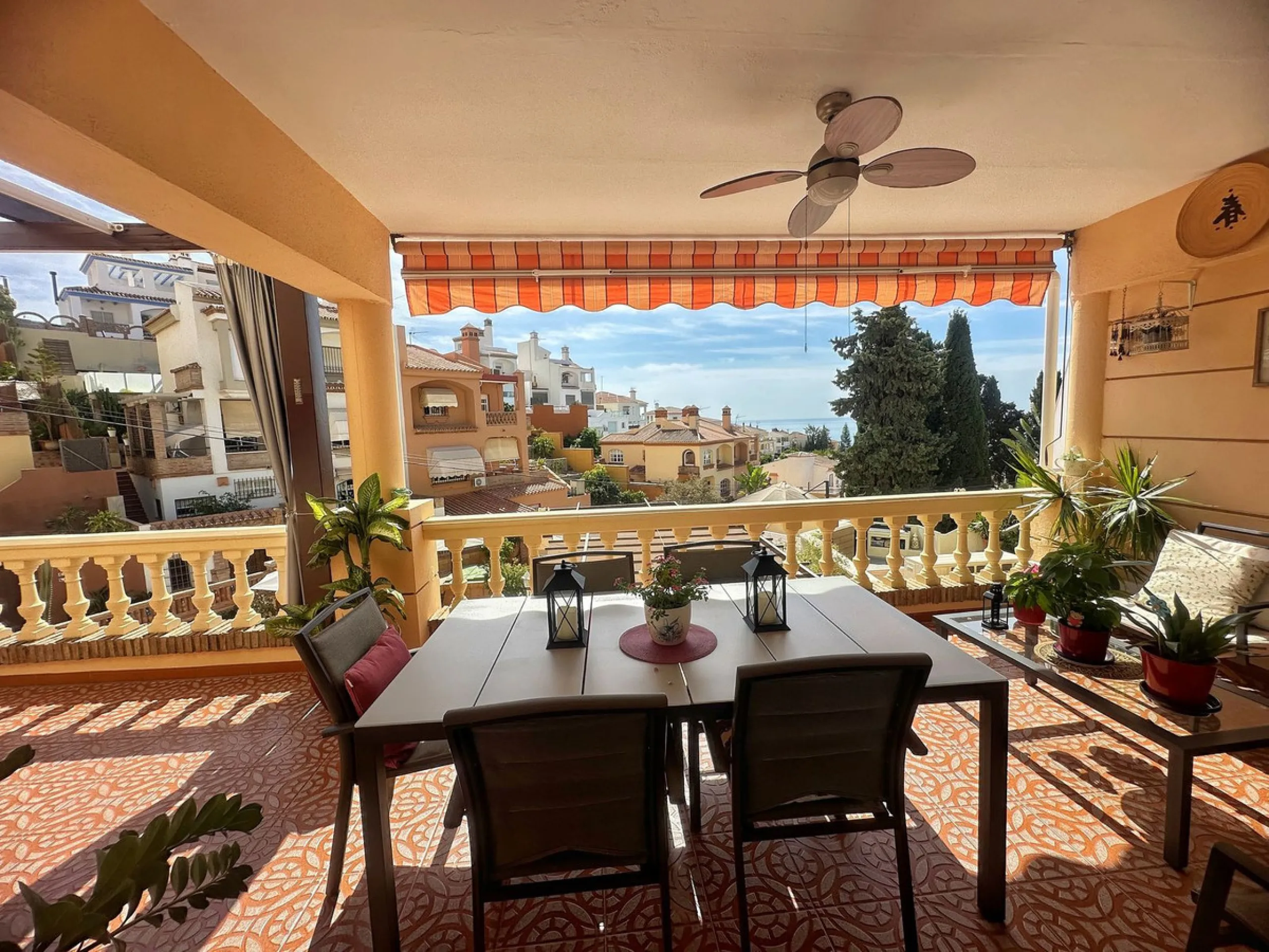 House - Detached Villa в продаже в Rincón de la Victoria, Málaga. В доме 4 спален и 3 ванных комнат. Площадь дома 187 м². Площадь участка 400 м²