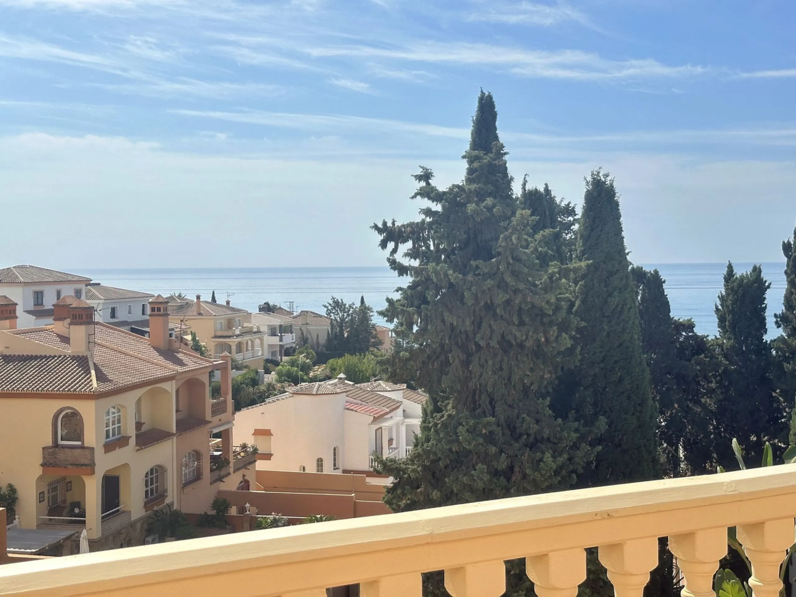 House - Detached Villa в продаже в Rincón de la Victoria, Málaga. В доме 4 спален и 3 ванных комнат. Площадь дома 187 м². Площадь участка 400 м²