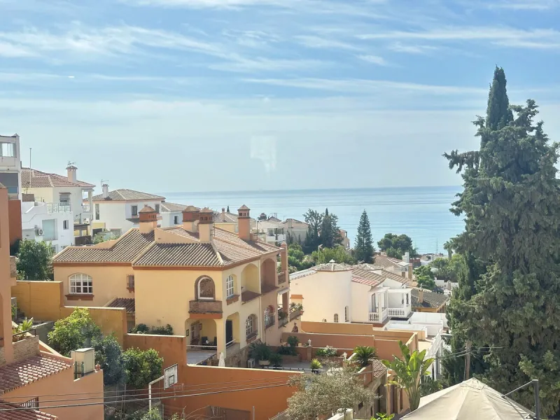 House - Detached Villa в продаже в Rincón de la Victoria, Málaga. В доме 4 спален и 3 ванных комнат. Площадь дома 187 м². Площадь участка 400 м²