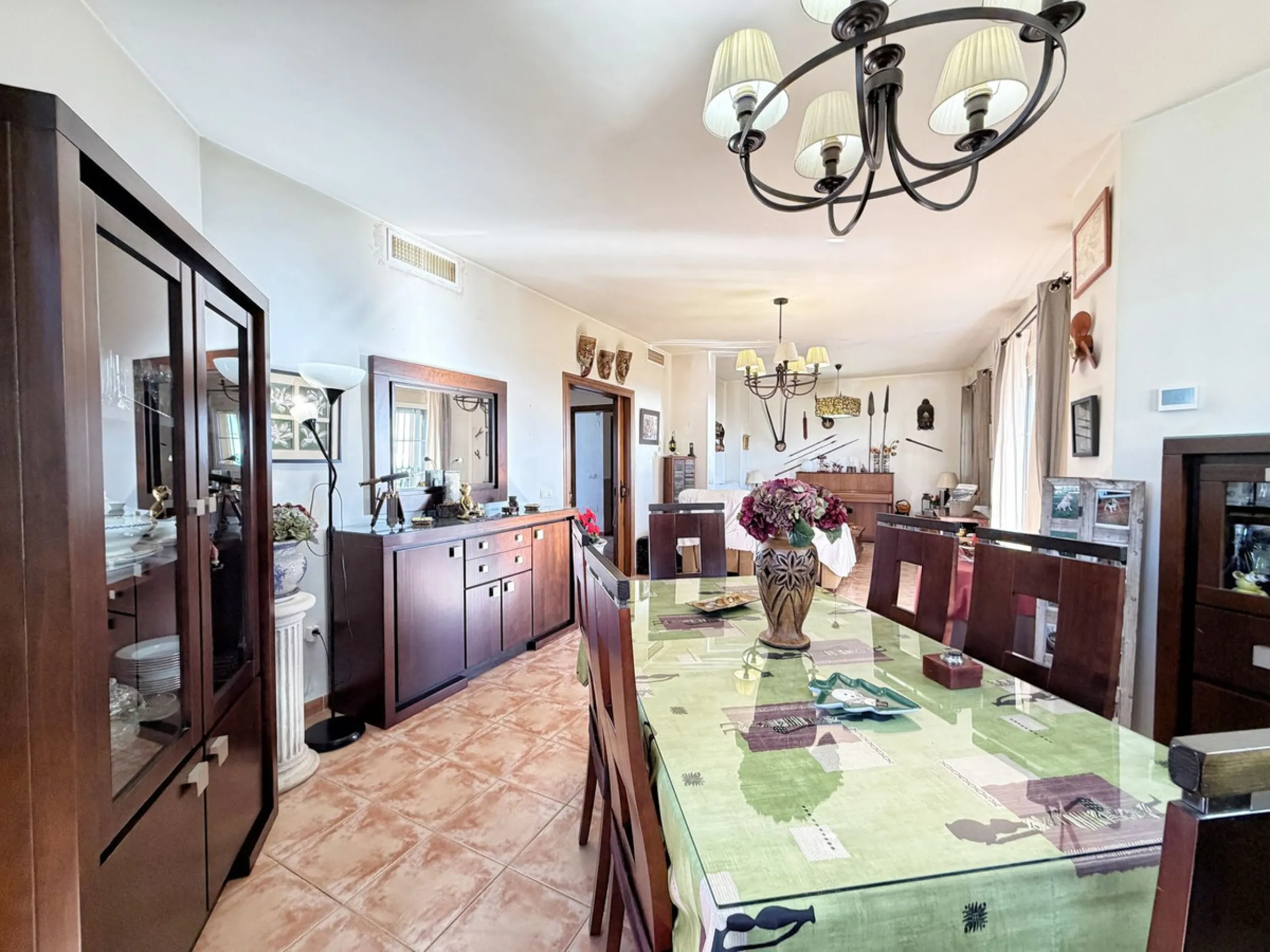 House - Detached Villa в продаже в Rincón de la Victoria, Málaga. В доме 4 спален и 3 ванных комнат. Площадь дома 354 м². Площадь участка 811 м²