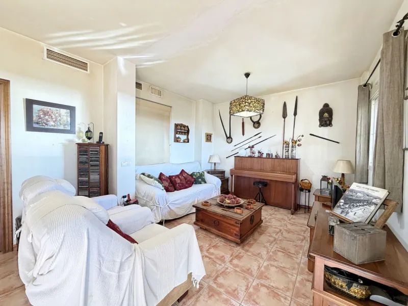 House - Detached Villa в продаже в Rincón de la Victoria, Málaga. В доме 4 спален и 3 ванных комнат. Площадь дома 354 м². Площадь участка 811 м²