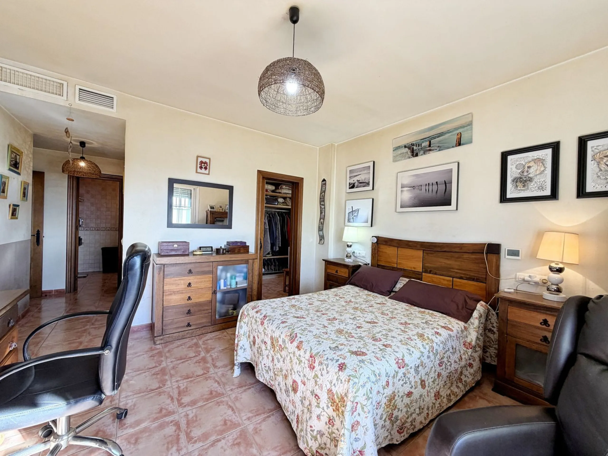 House - Detached Villa в продаже в Rincón de la Victoria, Málaga. В доме 4 спален и 3 ванных комнат. Площадь дома 354 м². Площадь участка 811 м²