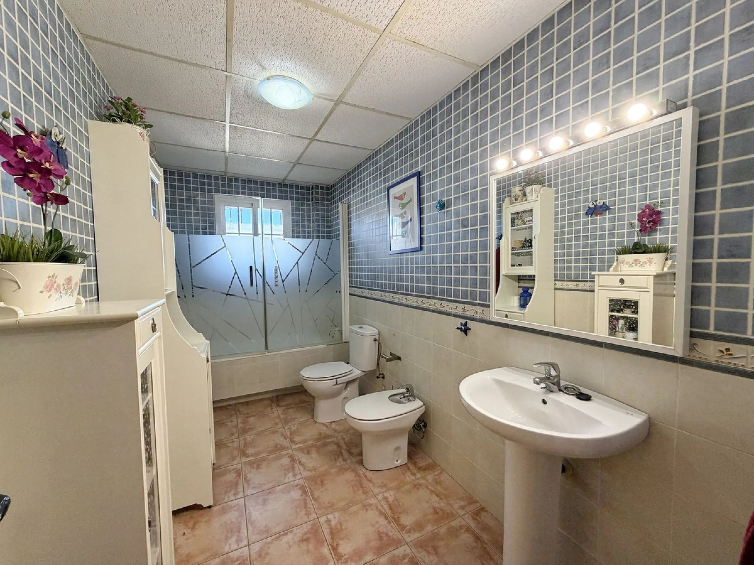 House - Detached Villa в продаже в Rincón de la Victoria, Málaga. В доме 4 спален и 3 ванных комнат. Площадь дома 354 м². Площадь участка 811 м²