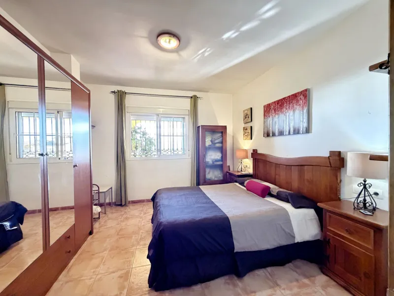 House - Detached Villa в продаже в Rincón de la Victoria, Málaga. В доме 4 спален и 3 ванных комнат. Площадь дома 354 м². Площадь участка 811 м²