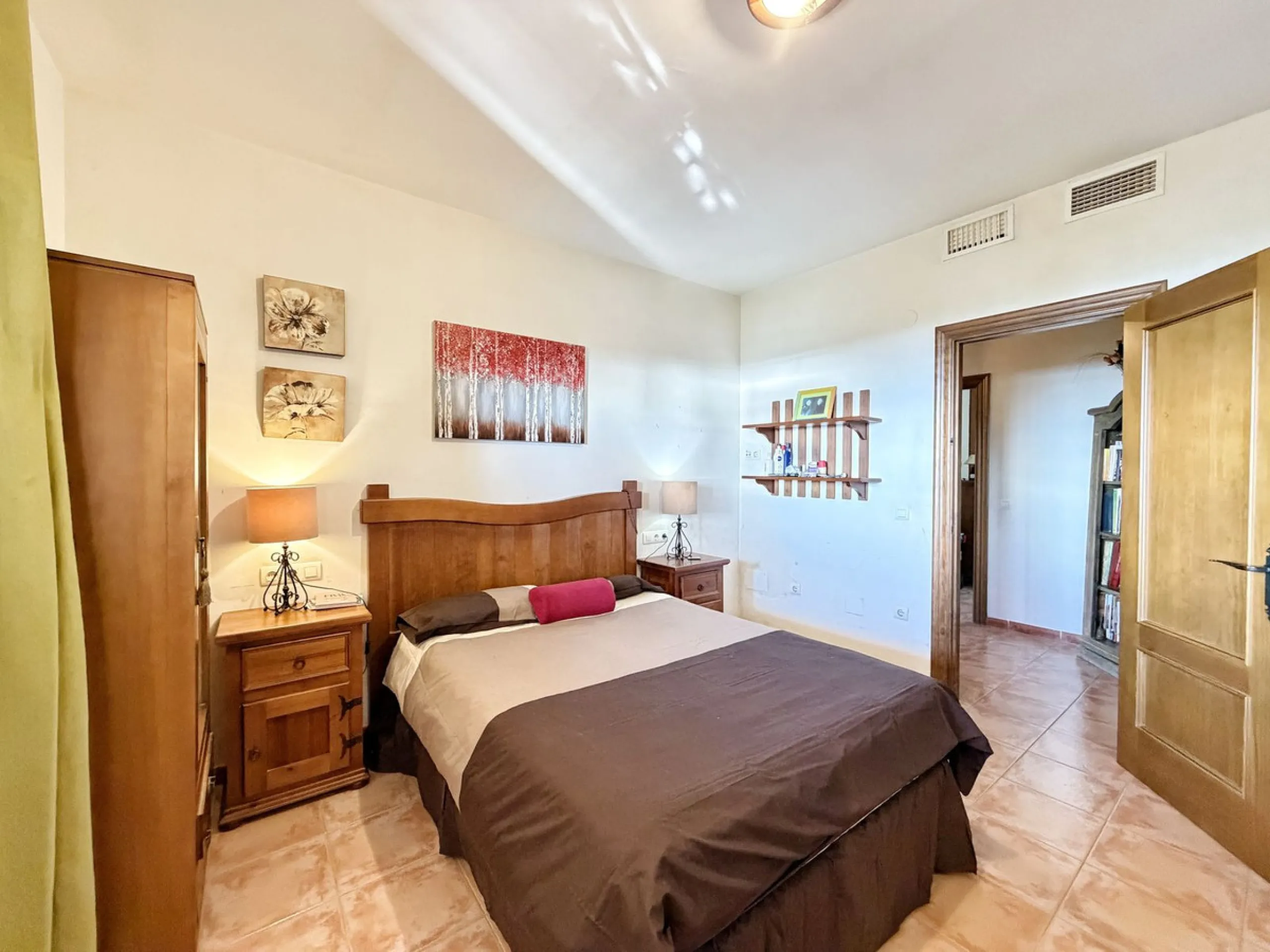 House - Detached Villa в продаже в Rincón de la Victoria, Málaga. В доме 4 спален и 3 ванных комнат. Площадь дома 354 м². Площадь участка 811 м²
