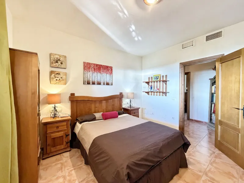 House - Detached Villa в продаже в Rincón de la Victoria, Málaga. В доме 4 спален и 3 ванных комнат. Площадь дома 354 м². Площадь участка 811 м²