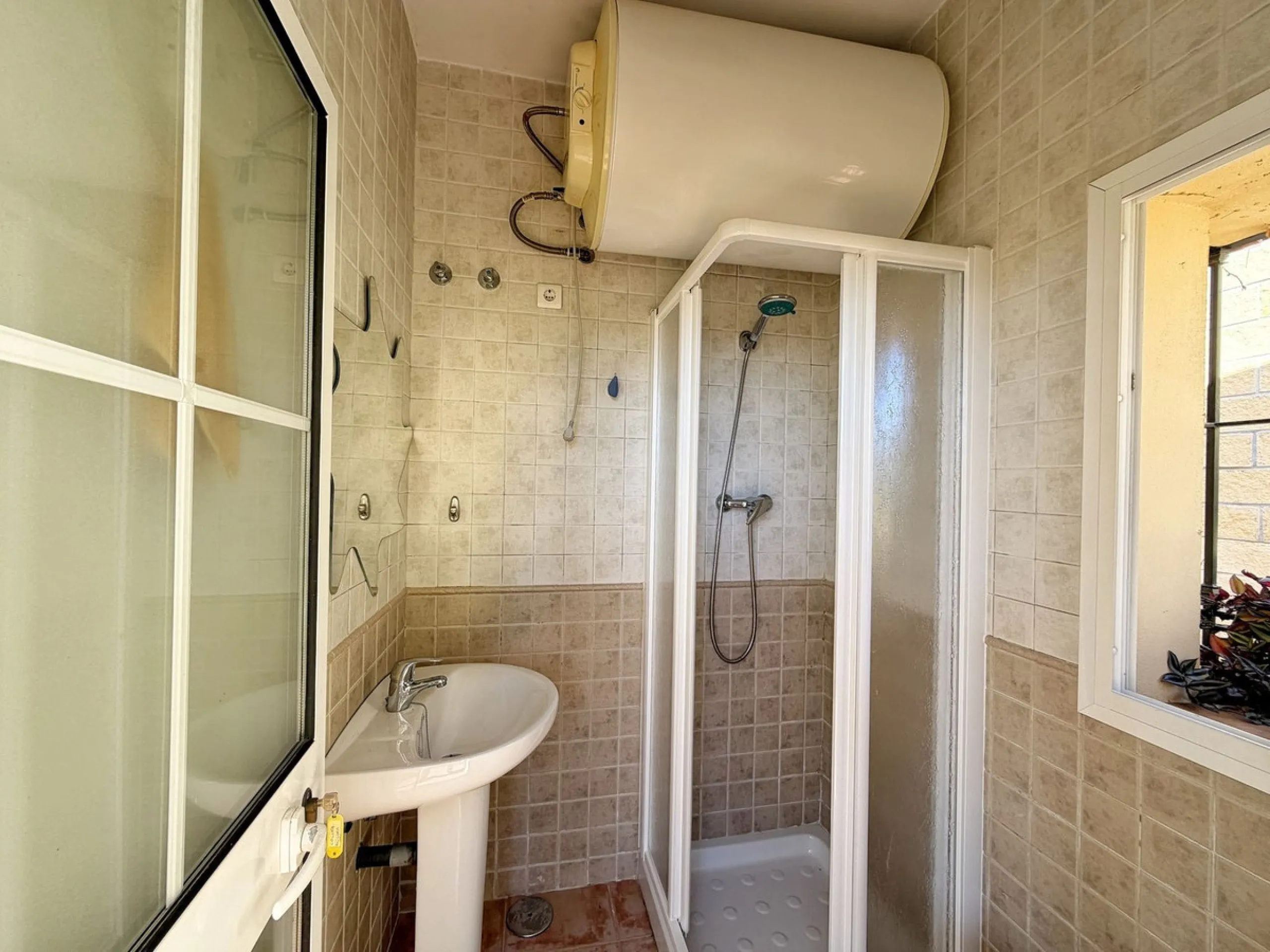 House - Detached Villa в продаже в Rincón de la Victoria, Málaga. В доме 4 спален и 3 ванных комнат. Площадь дома 354 м². Площадь участка 811 м²