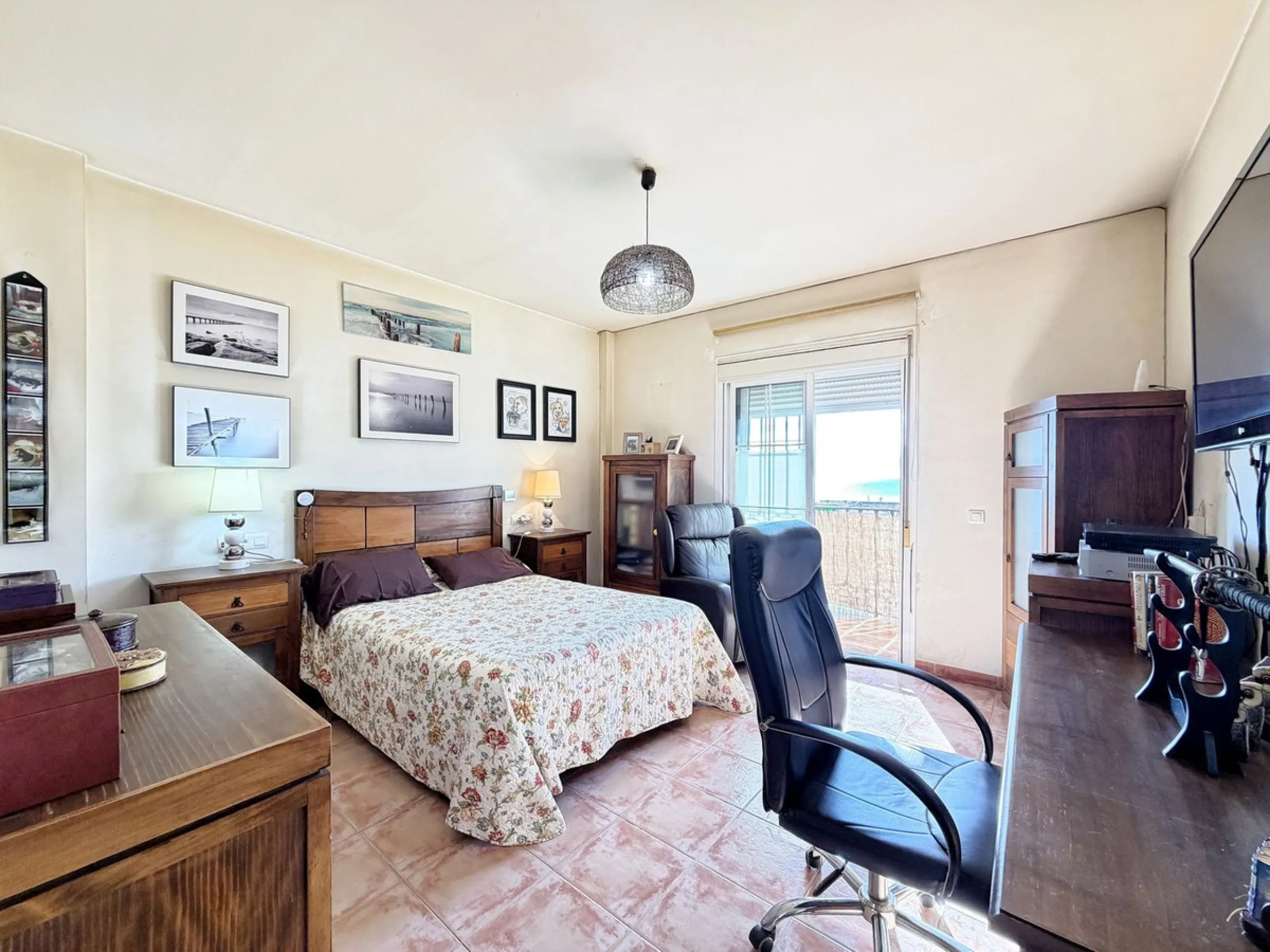 House - Detached Villa в продаже в Rincón de la Victoria, Málaga. В доме 4 спален и 3 ванных комнат. Площадь дома 354 м². Площадь участка 811 м²