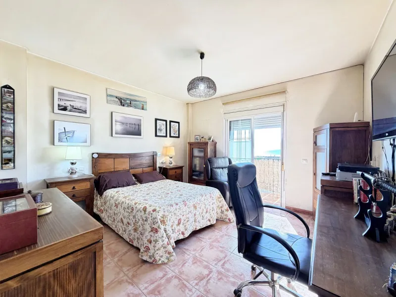 House - Detached Villa в продаже в Rincón de la Victoria, Málaga. В доме 4 спален и 3 ванных комнат. Площадь дома 354 м². Площадь участка 811 м²