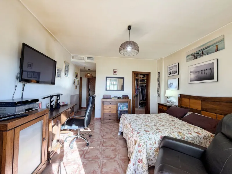 House - Detached Villa в продаже в Rincón de la Victoria, Málaga. В доме 4 спален и 3 ванных комнат. Площадь дома 354 м². Площадь участка 811 м²