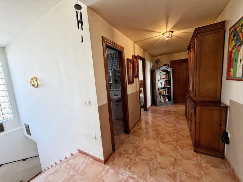 House - Detached Villa в продаже в Rincón de la Victoria, Málaga. В доме 4 спален и 3 ванных комнат. Площадь дома 354 м². Площадь участка 811 м²