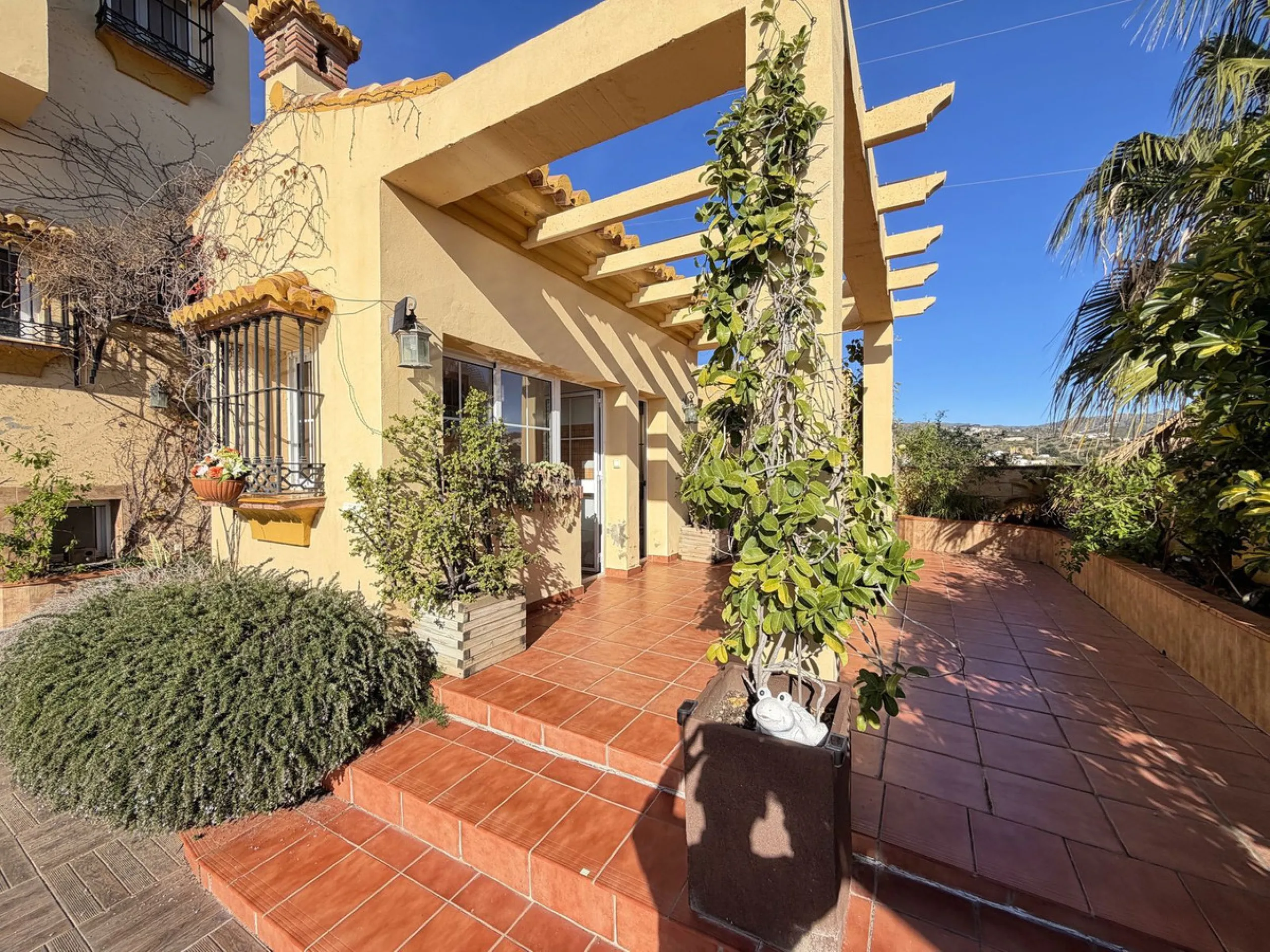 House - Detached Villa в продаже в Rincón de la Victoria, Málaga. В доме 4 спален и 3 ванных комнат. Площадь дома 354 м². Площадь участка 811 м²